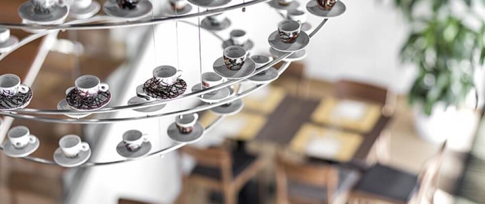 2003: SINGLE-BRAND STORES